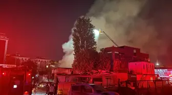 Bahçelievler'de Oto Sanayi Sitesinde Yangın: 10 Araç Yandı
