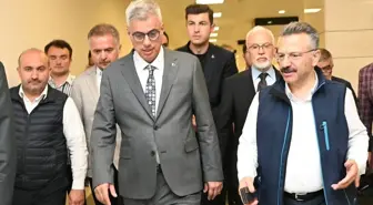 Sağlık Bakanı Memişoğlu orman yangınında yaralanan işçiyi ziyaret etti