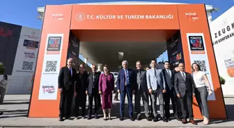 Bakan Yardımcısı Alpaslan GastroAntep Kültür Yolu Festivali sergilerini ziyaret etti