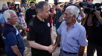 Bakan Yerlikaya, İzmir Ödemiş'te orman yangınından etkilenen mahalleleri ziyaret etti Açıklaması