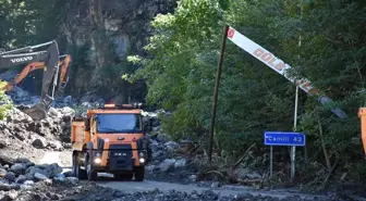 Bakanlar Artvin'deki Sel çalışmalarını İnceledi