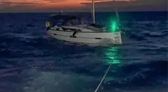 Bakırköy açıklarında sürüklenen tekne kurtarıldı