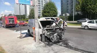 Bakırköy'de Seyir Halindeki Araçta Yangın Çıktı