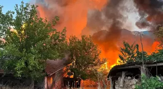 Balıkesir'de Yangın: 15 Ev Kullanılamaz Hale Geldi