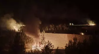 Balıkesir'de Otoyolda Devrilen Kamyon Yangına Neden Oldu