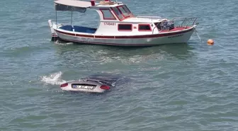 Ayvalık'ta Kontrolden Çıkan Otomobil Denize Düştü