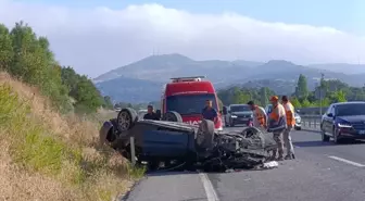 Balıkesir'de Kontrolden Çıkan Otomobil Devrildi: İki Yaralı