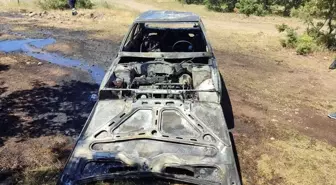 Balıkesir'de Park Halindeki Otomobil Yangında Kullanılamaz Hale Geldi