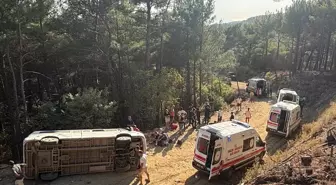 Balıkesir'de Tur Minibüsü Devrildi: 11 Yaralı