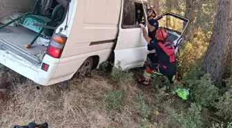 Balıkesir'de Yoldan Çıkan Panelvandan 5 Yaralı
