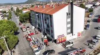 Sındırgı'daki Deprem Sonrası Taşınma ve Yıkım Çalışmaları Devam Ediyor
