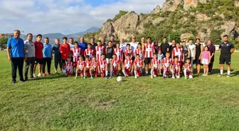 Kumluca Belediye Başkanı Avcıoğlu, Yaz Futbol Okulu'nu Ziyaret Etti
