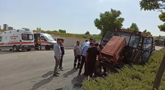 Kahramankazan'da Kamyonet ile Traktör Çarpıştı: 3 Yaralı