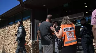 Batı Kudüs'te Bıçaklı Saldırı: 2 Yaralı