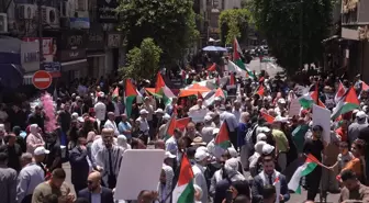 Batı Şeria'da binlerce Filistinli Gazze'deki soykırımı protesto etti