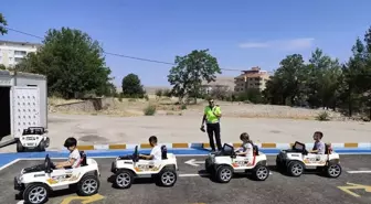 Gercüş'te Anaokulu Öğrencilerine Uygulamalı Trafik Eğitimi