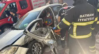Batman'da Trafik Kazası: Sürücü İtfaiye Ekipleri Tarafından Kurtarıldı