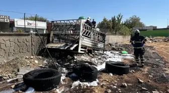Batman'da Kamyonet Römorkunda Yangın