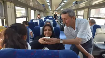 Batman'da Sıcak Hava Nedeniyle Yolculara Soğuk Ayran İkramı