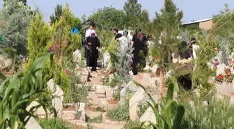 Batman'da Kurban Bayramı'nda Mezarlık Ziyaretleri