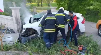 Bayburt'ta İstinat Duvarına Çarpan Cipin Sürücüsü Yaralandı