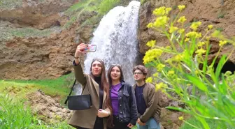 Bayburt'taki Sırakayalar Şelalesi Ziyaretçilerini Ağırlıyor