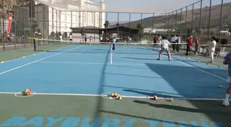 Bayburt'taki Tenis Kordu Yenilendi