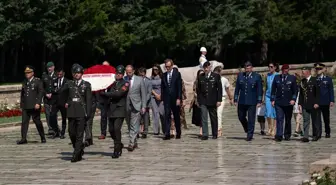 Belçika Savunma Bakanı Theo Francken Anıtkabir'i Ziyaret Etti