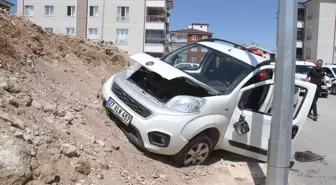Konya'da Hafif Ticari Araç Kaza Yaptı: 2 Yaralı