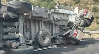 Bilecik'te Tır Devrildi, Ulaşımda Aksamalar Yaşandı