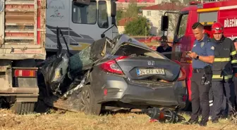 Bilecik'te TIR ile Otomobil Çarpıştı: 1 Ölü, 3 Yaralı