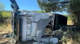 Bilecik'te Tır Devrildi: 2 Yaralı