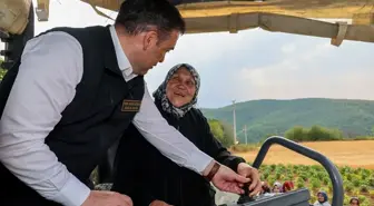 Bilecik Valisi Sözer, İkizce Köyündeki Asfalt Çalışmalarını İnceledi