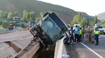 Bingöl'de Yolcu Otobüsü Devrildi: 3 Ağır Yaralı