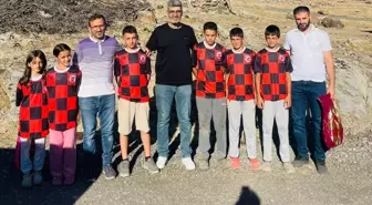 Bingöl'de Dernekten Öğrencilere Eğitim Desteği