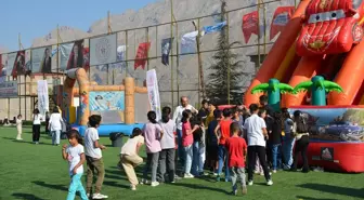 Bir Anadolu Şenliği Hakkari'de Başladı