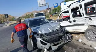 Bitlis'te Trafik Kazası: 7 Yaralı