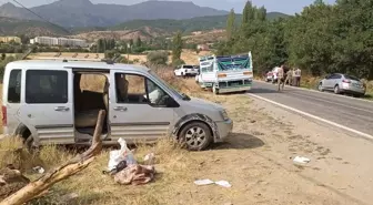 Bitlis'te Kamyonet ile Hafif Ticari Araç Çarpıştı: 5 Yaralı
