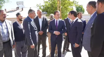 Ahlat'ta Köy Yolları Sıcak Asfaltla Yenileniyor