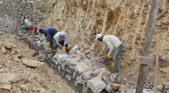 Bitlis'te Yol Güvenliği İçin Duvar Çalışmaları Sürüyor