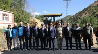 Bitlis'te Köy Yolları Sıcak Asfaltla Kaplanıyor