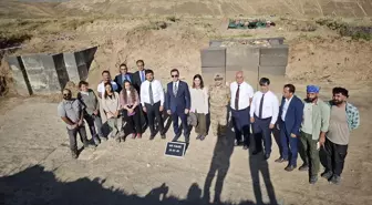 Bitlis Valisi Karakaya, Urartu Dönemine Ait Kef Kalesi Kazı Çalışmalarını İnceledi
