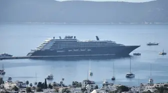 Bodrum'a İki Kruvaziyer Gemisi Geldi