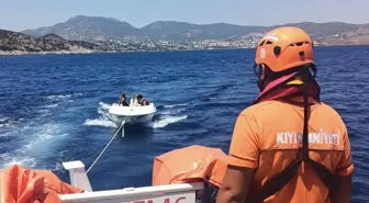 Bodrum'da Sürüklenen İki Teknedeki 9 Kişi Kurtarıldı