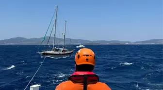 Bodrum Açıklarında Sürüklenen Teknedeki İki Kişi Kurtarıldı