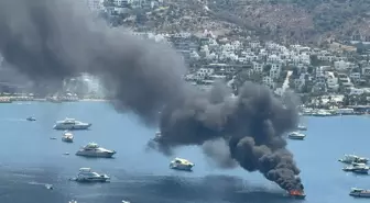 Bodrum'da Teknede Yangın: Bir Kişi Kurtarıldı