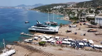 Bodrum'da 1,2 Milyar Lira Değerindeki Süper Yat 'Legasea' Denize İndirildi