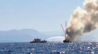 Bodrum'da Yangın Çıkan Tekne Battı, 13 Kişi Kurtarıldı