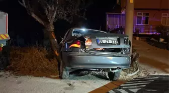 Bolu'da Otomobil Ağaca Çarptı: İki Yaralı