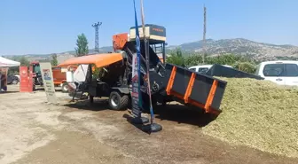 Bolu'da Çiftçilere Silaj Paketleme Makinesi Teslim Edildi